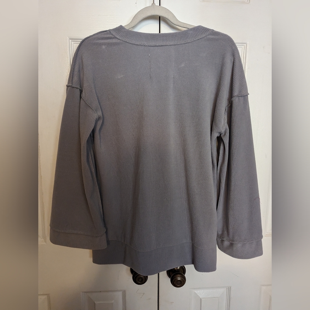 Cupio, lavender, v-neck, long sleeve shirt, size: medium - Picture 3 of 3